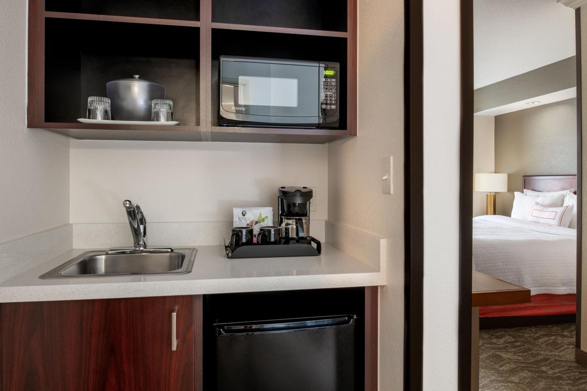 Springhill Airport Hotel 3*